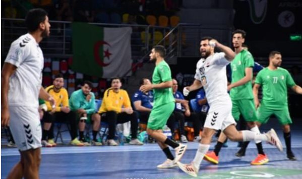 كرة اليد  .. المنتخب الوطني يخسر أمام مصر بنتيجة ثقيلة 19/34