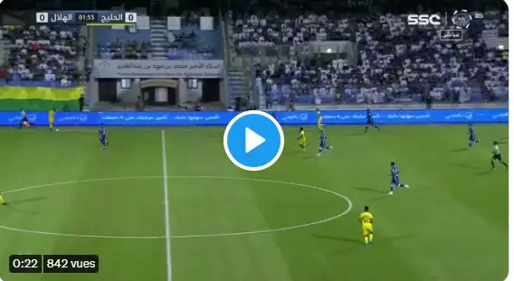 شاهد خلال أول لقاء له مع الخليج .. جمال بلعمري يتسبب بهدف على فريقه في الدقيقة الثانية من زمن اللقاء!