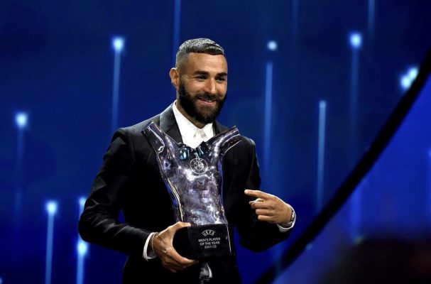 كريم بنزيما يتوج بجائزة أفضل لاعب في أوروبا 1