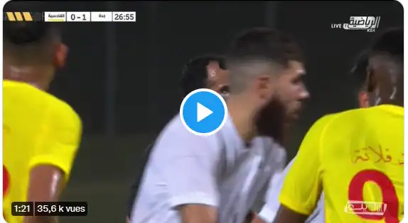 شاهد في أول لقاء له مع ناديه الجديد القادسية السعودي، الرايس مبولحي يتلقى هدف بعد خروج خاطئ