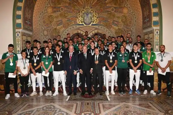 الرئيس تبون يكرم المنتخب الوطني لأقل من 17 سنة المتوج بالكأس العربية والرياضيين المتألقين