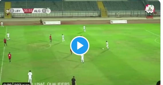 شاهد لاعب المنتخب الجزائري عادل بولبينة يضيغ بطريقة غريبة ضد ليبيا اليوم 1
