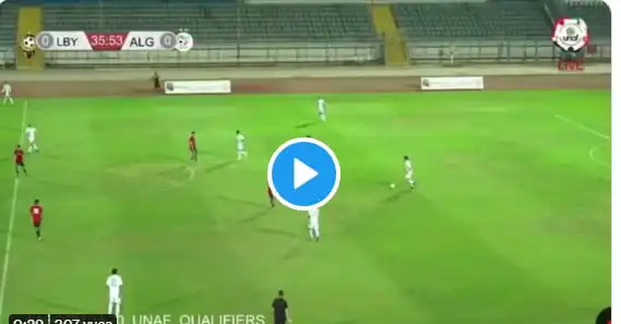 شاهد لاعب المنتخب الجزائري عادل بولبينة يضيغ بطريقة غريبة ضد ليبيا اليوم