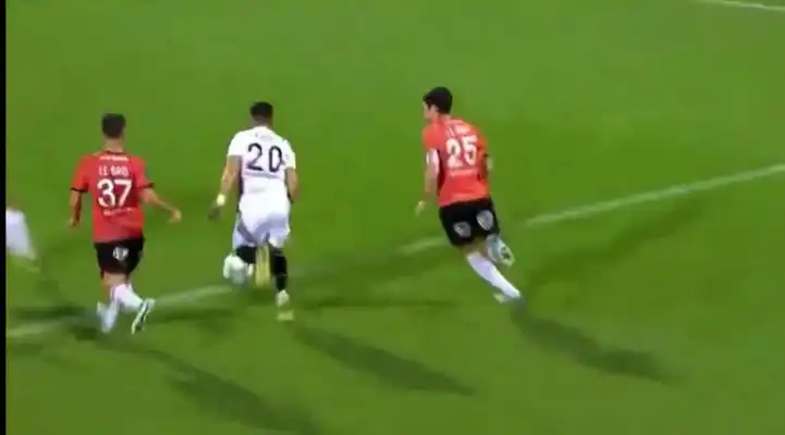 شاهد هدف يوسف عطال المارادوني اليوم ضد لوريان
