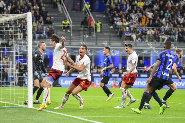 روما يتغلب على إنتر ميلان بهدفين مقابل هدف