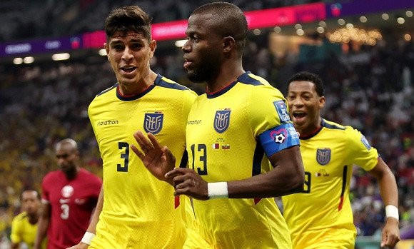 الإكوادور تفوز على قطر (2-0) في المباراة الافتتاحية لكاس العالم 1