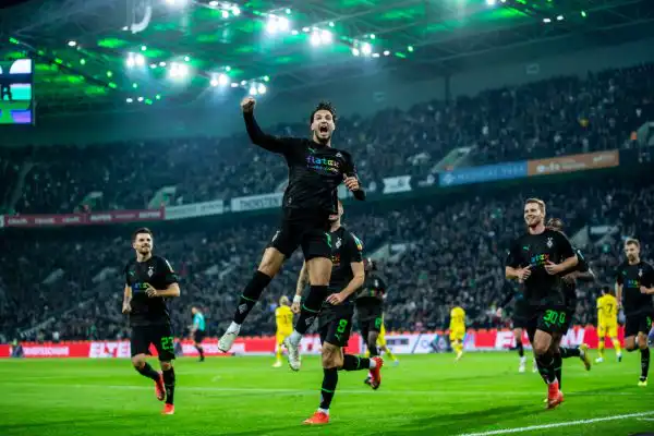 بن سبعيني هداف .. مونشنغلادباخ يحسم ديربي الرور بالفوز على بوروسيا دورتموند
