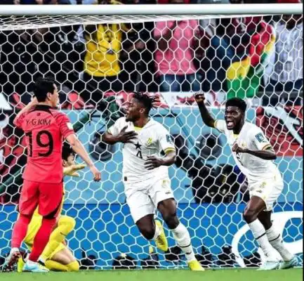 غانا تفوز على كوريا الجنوبية بثلاثة أهداف لإثنين وتنعش آمالها في بلوغ ثمن نهائي كأس العالم
