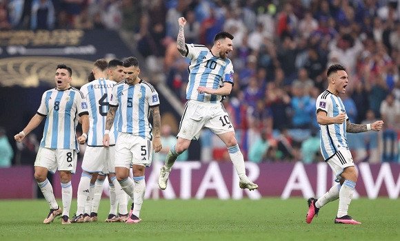 الأرجنتين تتوج بلقب كاس العالم 2022 على حساب فرنسا بركلات الترجيح (4-2) و تعلق النجمة الثالثة 1