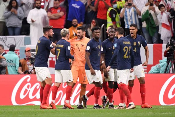 فرنسا تهزم إنجلترا وتتأهل لنصف نهائي كأس العالم 1