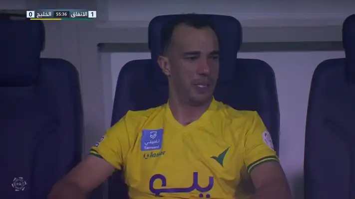 شاهد بكاء جمال بلعمري بعد خروجه مصابا اليوم مع فريق الخليج