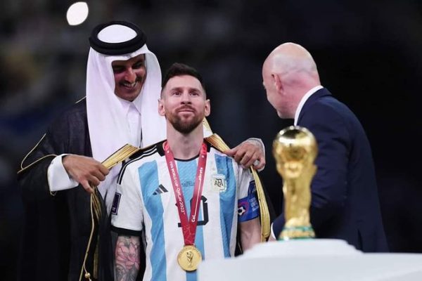 ميسي : “حسنا.. لقد مر شهر منذ أن كنا أبطال للعالم!!!”