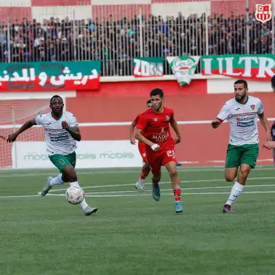 شباب بلوزداد يحافظ على صدارة الرابطة الأولى واتحاد الجزائر يتعادل مع وفاق سطيف