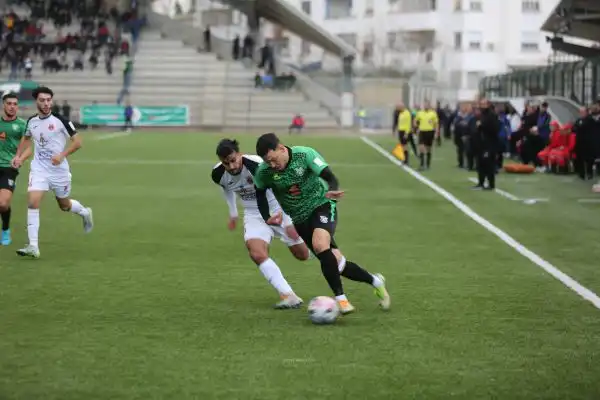 شباب قسنطينة يفوز على جمعية الشلف بثلاثية في الدوري الجزائري