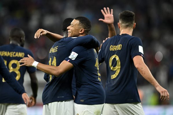 منتخب فرنسا يتجاوز بولندا ويواصل حملة الدفاع عن لقب كأس العالم