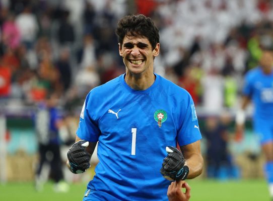 ياسين بونو أول حارس إفريقي يحافظ على نظافة شباكه في 3 مباريات متتالية بكأس العالم