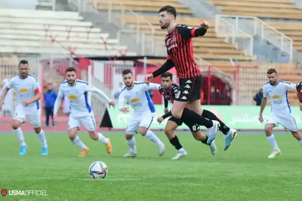 اتحاد الجزائر يفوز على أمل الاربعاء بثلاثية
