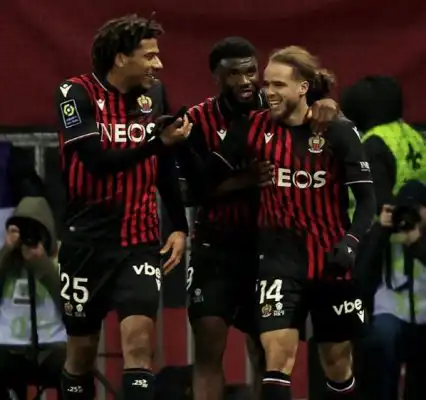 براهيمي يقود نيس للفوز على أجاكسيو بالدوري الفرنسي