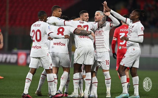 ميلان يفوز على مونزا بهدف نظيف في الدوري الإيطالي