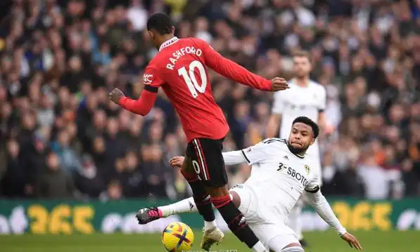 مانشستر يونايتد يفوز على ليدز ويرتقي لوصافة الدوري الإنجليزي