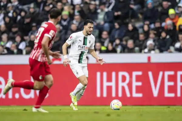 رامي بن سبعيني يطرد في مباراة بوروسيا مونشنجلادباخ مع فرايبورج