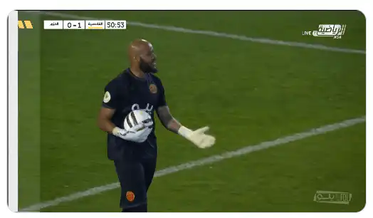 شاهد الهدف الذي استقبله رايس وهاب مبولحي اليوم من مسافة بعيدة