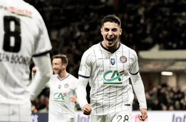 فارس شعايبي يعلن اختياره تمثيل المنتخب الجزائري