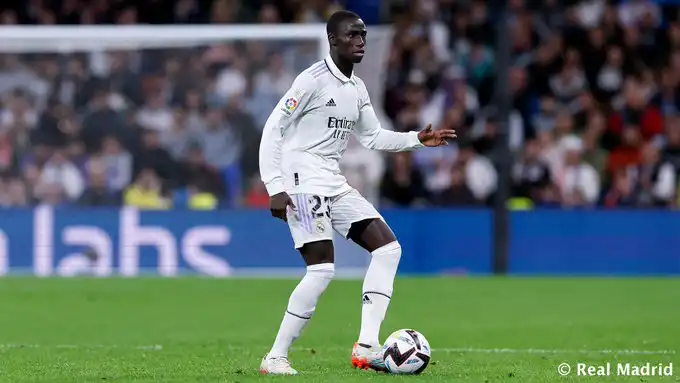 ريال مدريد يعلن إصابة لاعبه الفرنسي فيرلان مندي