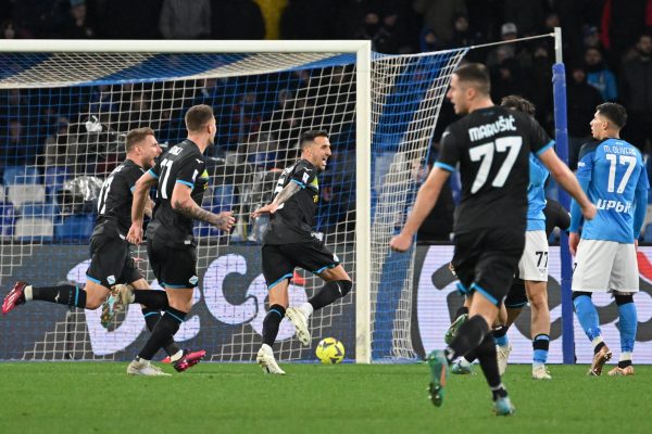 لاتسيو يلحق الهزيمة الثانية بالمتصدر نابولي في الدوري الإيطالي
