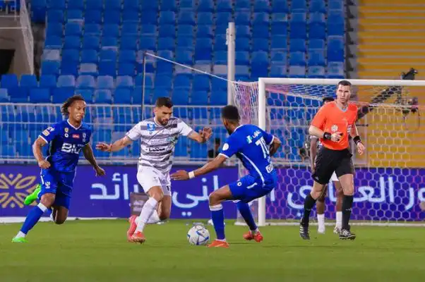 أمير سعيود هداف في تعادل الطائي والهلال بالدوري السعودي