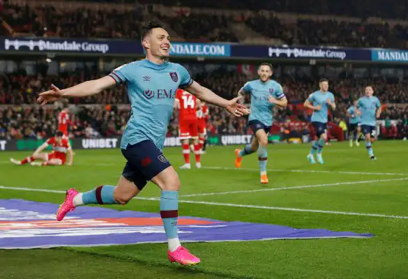 بيرنلي يفوز على ميدلزبره ويعود إلى الدوري الإنكليزي الممتاز
