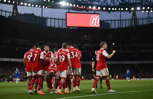 آرسنال يفوز على تشيلسي يعتلي صدارة الدوري الإنكليزي