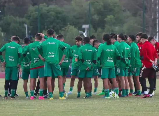 الجزائر-المغرب : الخضر في أول حصة تدريبية بقسنطينة