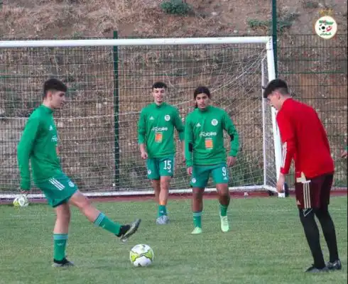 كأس إفريقيا للأمم لأقل من17 سنة: وفد المنتخب الوطني يتدرب في قسنطينة