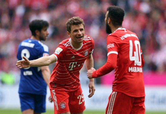 بايرن ميونيخ يفوز على شالكه ويحافظ على صدارة الدوري الألماني
