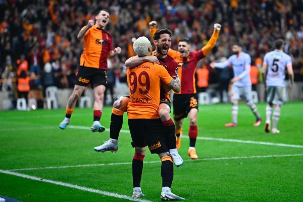 جالطة سراي يقترب من لقب الدوري التركي 4