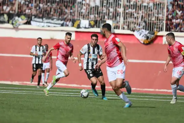 شباب بلوزداد يفوز على وفاق سطيف ويعزز صدارته للدوري الجزائري