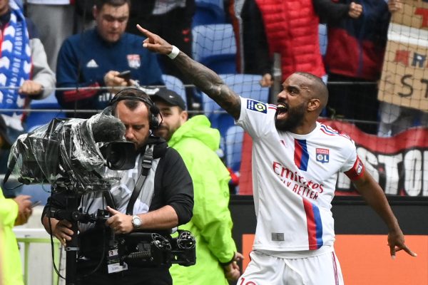 لاكازيت يقود ليون لفوز مثير أمام ضيفه مونبلييه ضمن الدوري الفرنسي