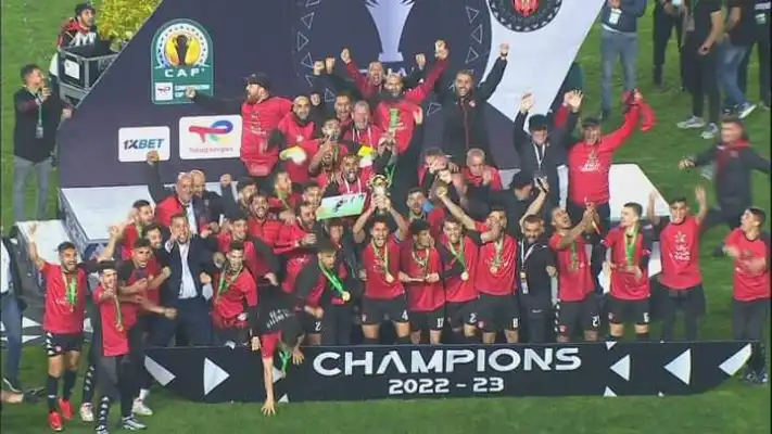 رئيس الجمهورية يهنئ اتحاد الجزائر على تتويجه بكأس الكونفدرالية الافريقية
