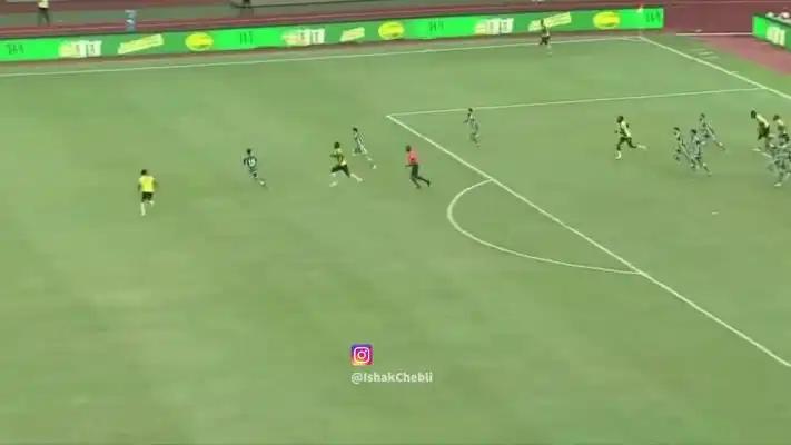 هدف التيجيفي عمورة الرائع بعد تمريرة محرز العالمية