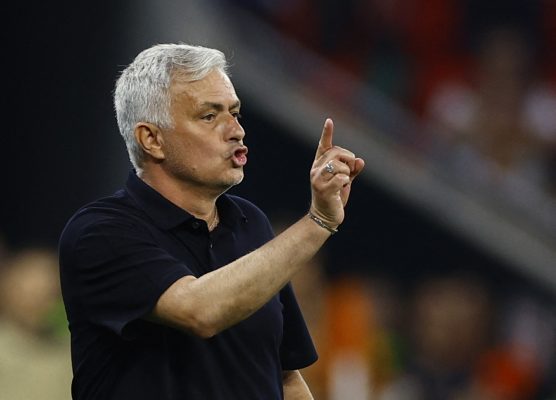 البرتغالي جوزيه مورينيو يرفض دعوة الاتحاد الأوروبي