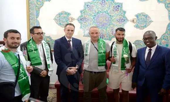وزير الشباب والرياضة يستقبل وفدا من شباب أبناء الجالية الجزائرية بالخارج