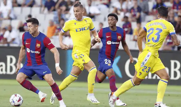 برشلونة يفوز أمام قادش بالدوري الإسباني