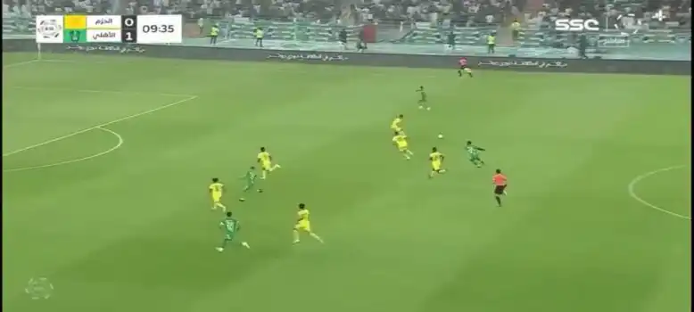 شاهد تمريرة حاسمة من رياض محرز في أول مباراة له مع الاهلي في دوري روشن السعودي