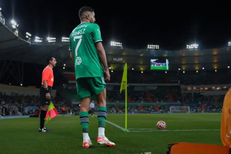 رياض محرز هداف و ممرر حاسم في فوز الاهلي على الطائي ضمن الدوري السعودي