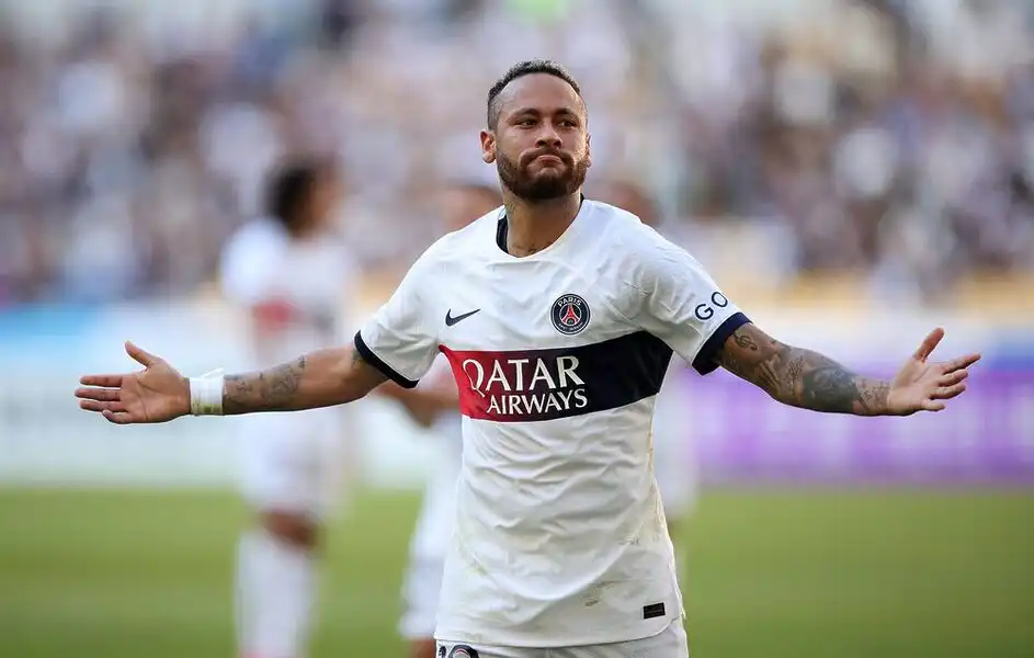 الهلال السعودي يحصل على خدمات النجم البرازيلي نيمار