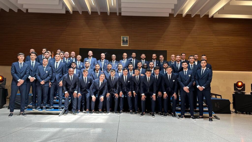 وفاق سطيف يقدم اللاعبين و الطاقم الفني و الإداري المعنيين بالموسم الجديد