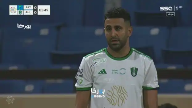 شاهد فيديو  أسيست رياض محرز في مباراة الأهلي و الفتح