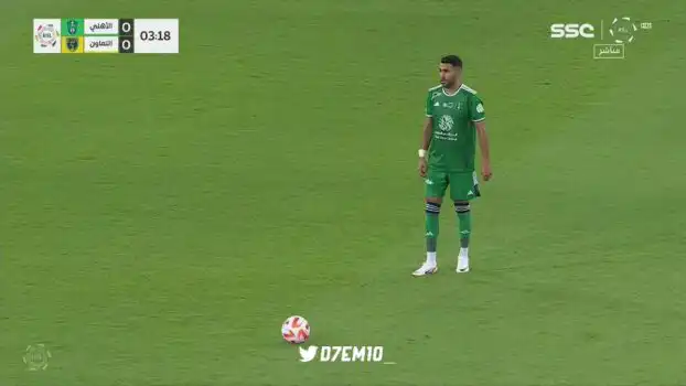 شاهد | أسيست وهدف محرز الملغي أمام التعاون