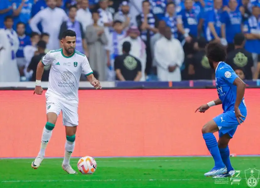 بمشاركة محرز .. أهلي جدة يسقط امام الهلال بثلاثة أهداف مقابل هدف